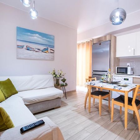 Family Apartment Near Port พีเรียส ภายนอก รูปภาพ