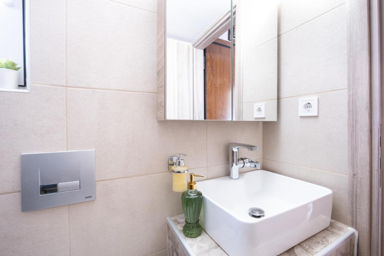 Family Apartment Near Port พีเรียส ภายนอก รูปภาพ