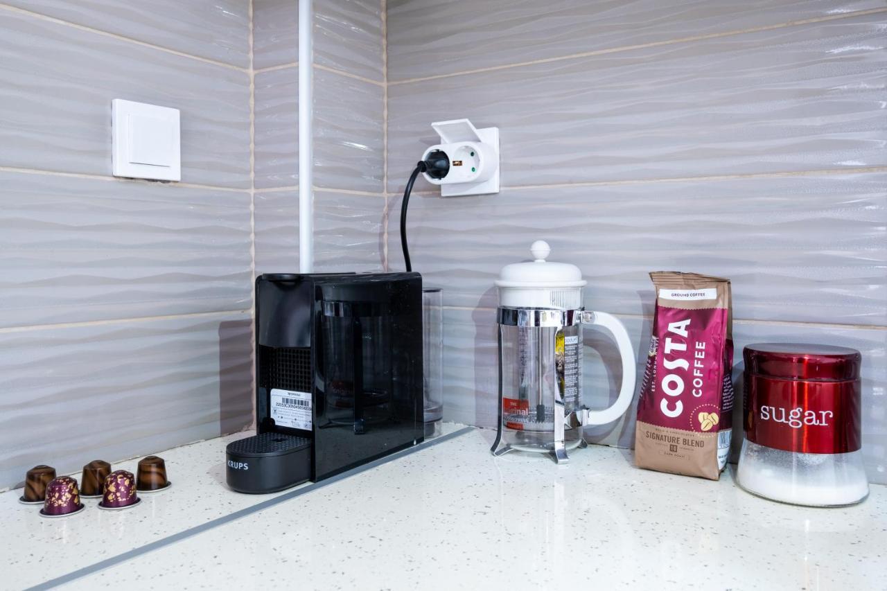 Family Apartment Near Port พีเรียส ภายนอก รูปภาพ