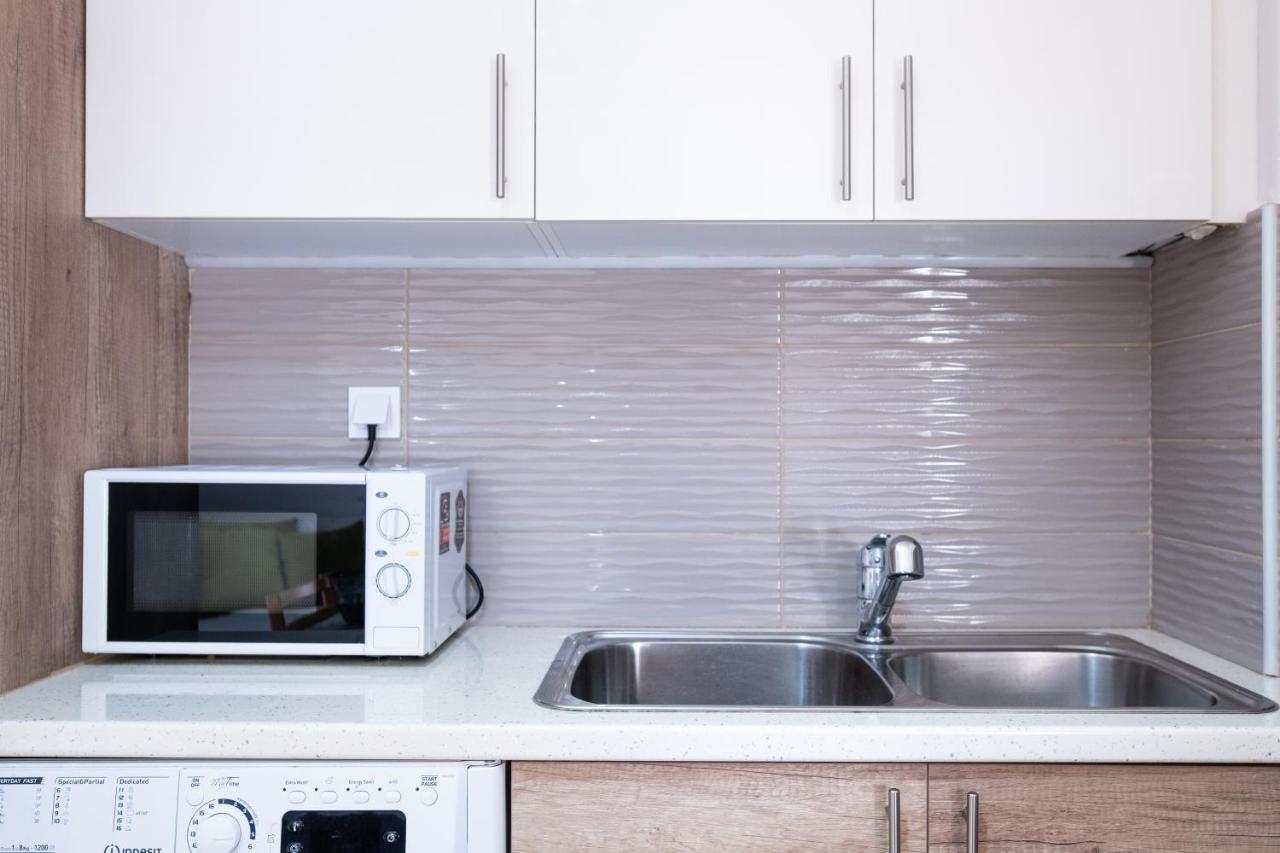 Family Apartment Near Port พีเรียส ภายนอก รูปภาพ